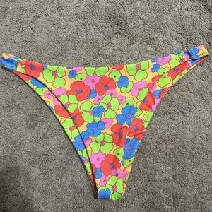 Like new floral bikini bottom shein large